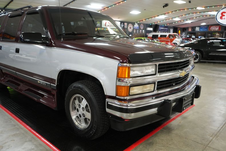 Chevrolet-Suburban-1500-1994-Silver-Red-28