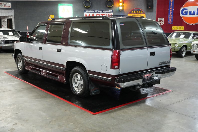 Chevrolet-Suburban-1500-1994-Silver-Red-3