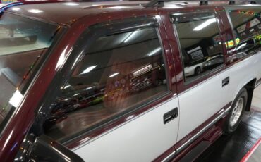 Chevrolet-Suburban-1500-1994-Silver-Red-35