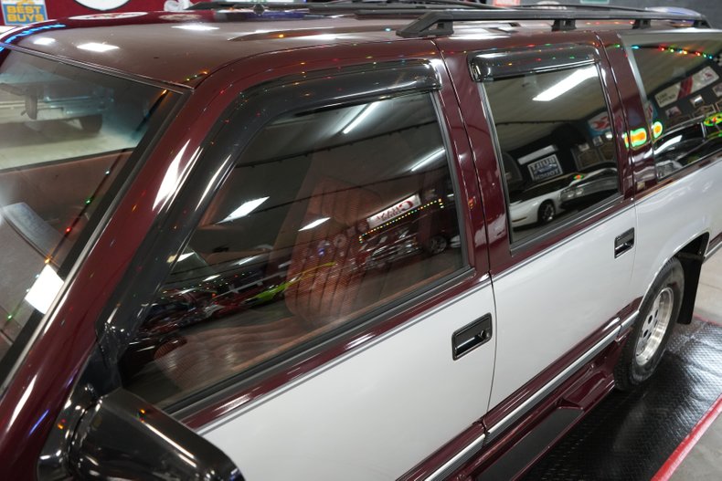Chevrolet-Suburban-1500-1994-Silver-Red-35