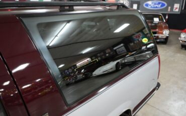 Chevrolet-Suburban-1500-1994-Silver-Red-37