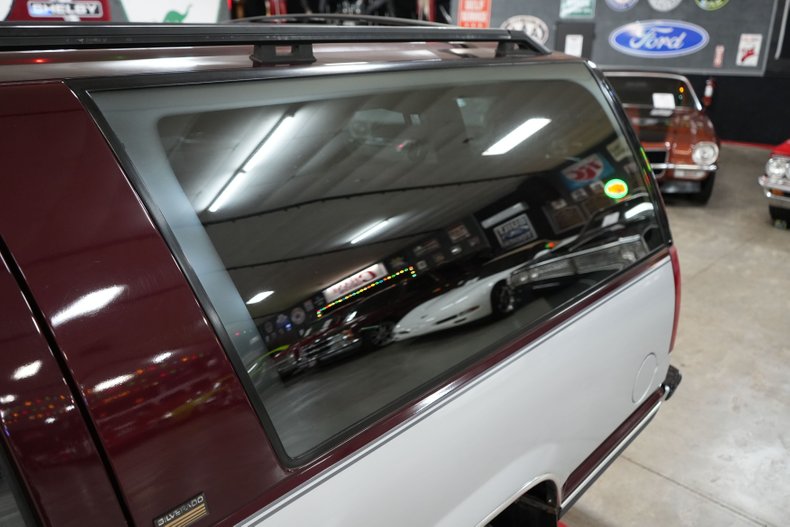 Chevrolet-Suburban-1500-1994-Silver-Red-37
