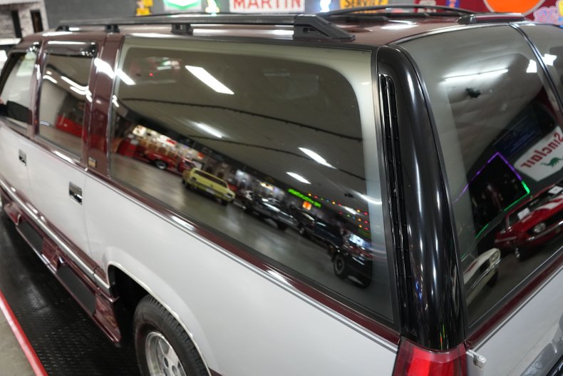 Chevrolet-Suburban-1500-1994-Silver-Red-38