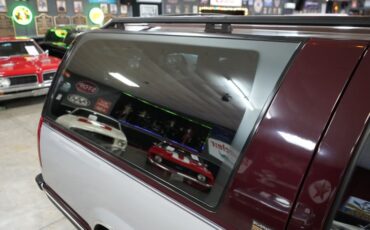 Chevrolet-Suburban-1500-1994-Silver-Red-39