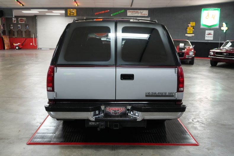 Chevrolet-Suburban-1500-1994-Silver-Red-4