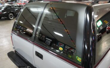Chevrolet-Suburban-1500-1994-Silver-Red-41
