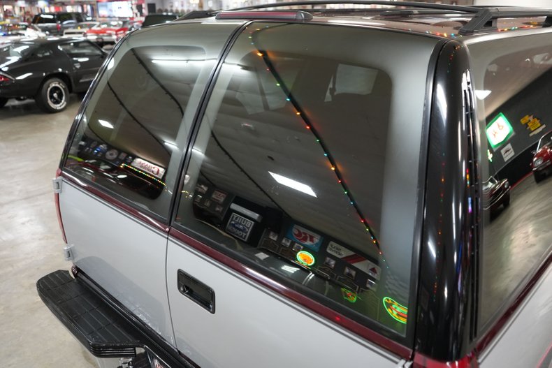 Chevrolet-Suburban-1500-1994-Silver-Red-41