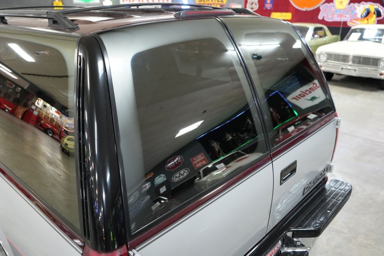 Chevrolet-Suburban-1500-1994-Silver-Red-42