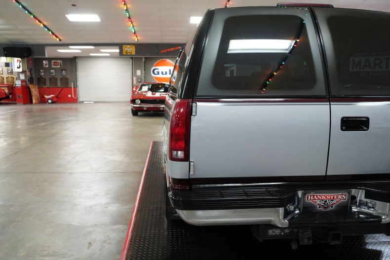 Chevrolet-Suburban-1500-1994-Silver-Red-44