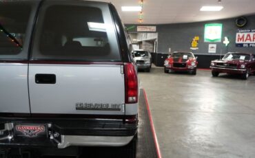 Chevrolet-Suburban-1500-1994-Silver-Red-45