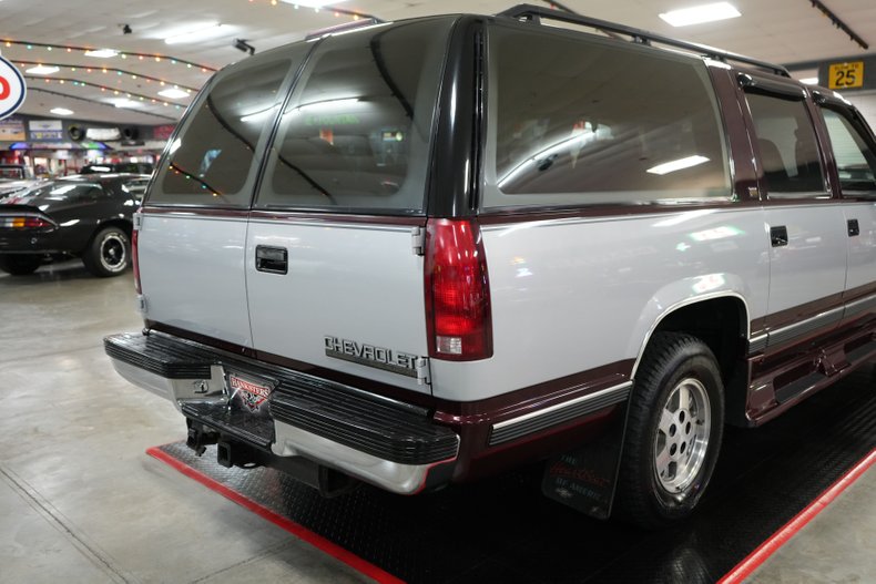 Chevrolet-Suburban-1500-1994-Silver-Red-46