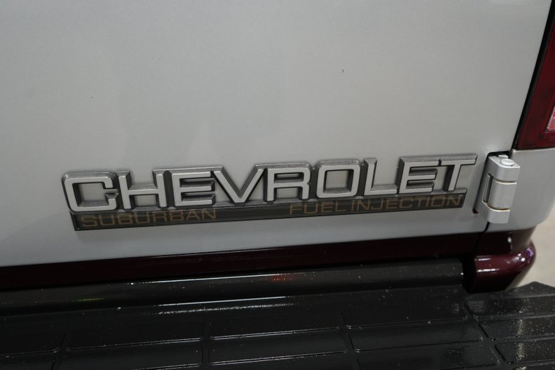 Chevrolet-Suburban-1500-1994-Silver-Red-47