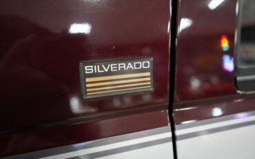 Chevrolet-Suburban-1500-1994-Silver-Red-48