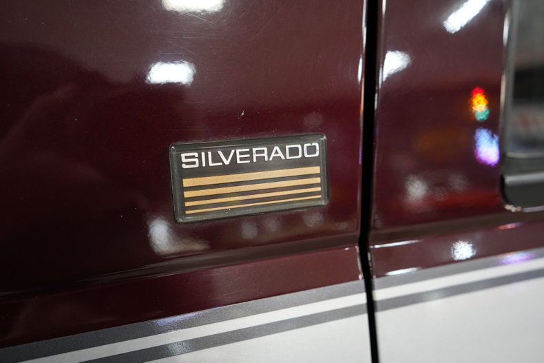 Chevrolet-Suburban-1500-1994-Silver-Red-48