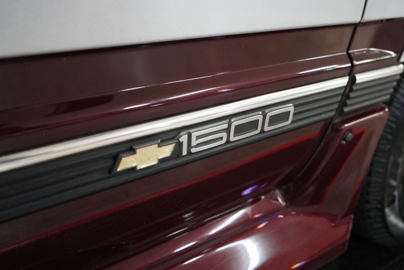 Chevrolet-Suburban-1500-1994-Silver-Red-49