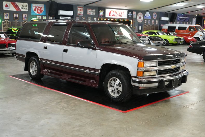 Chevrolet-Suburban-1500-1994-Silver-Red-7