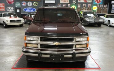 Chevrolet-Suburban-1500-1994-Silver-Red-8