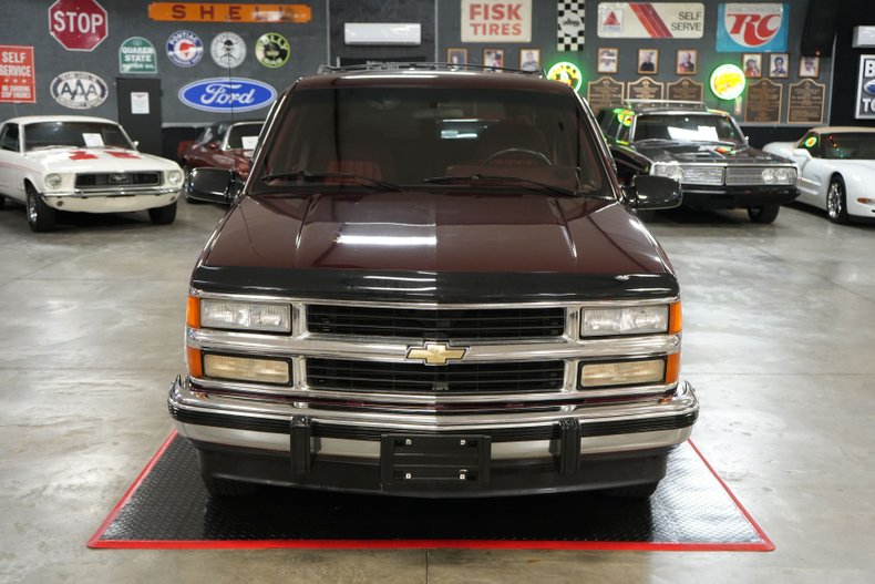 Chevrolet-Suburban-1500-1994-Silver-Red-8