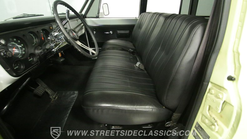 Chevrolet-Suburban-1968-Yellow-Black-2