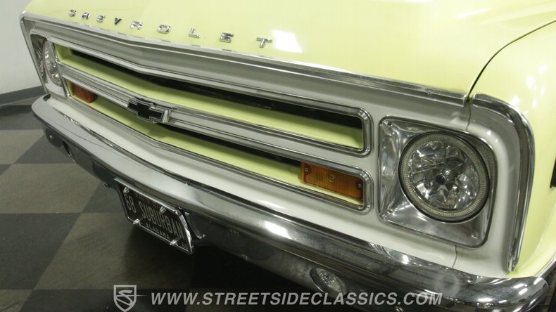 Chevrolet-Suburban-1968-Yellow-Black-30