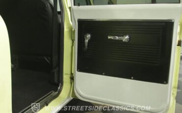 Chevrolet-Suburban-1968-Yellow-Black-45