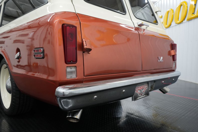 Chevrolet-Suburban-1969-Cream-and-Copper-Beige-11