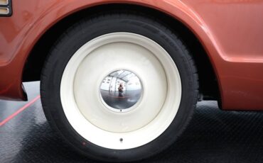 Chevrolet-Suburban-1969-Cream-and-Copper-Beige-29
