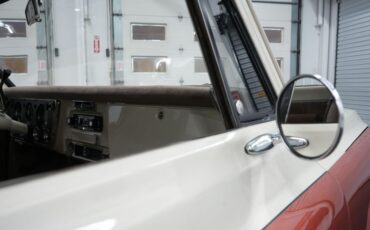 Chevrolet-Suburban-1969-Cream-and-Copper-Beige-3