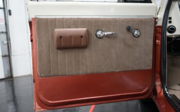 Chevrolet-Suburban-1969-Cream-and-Copper-Beige-31