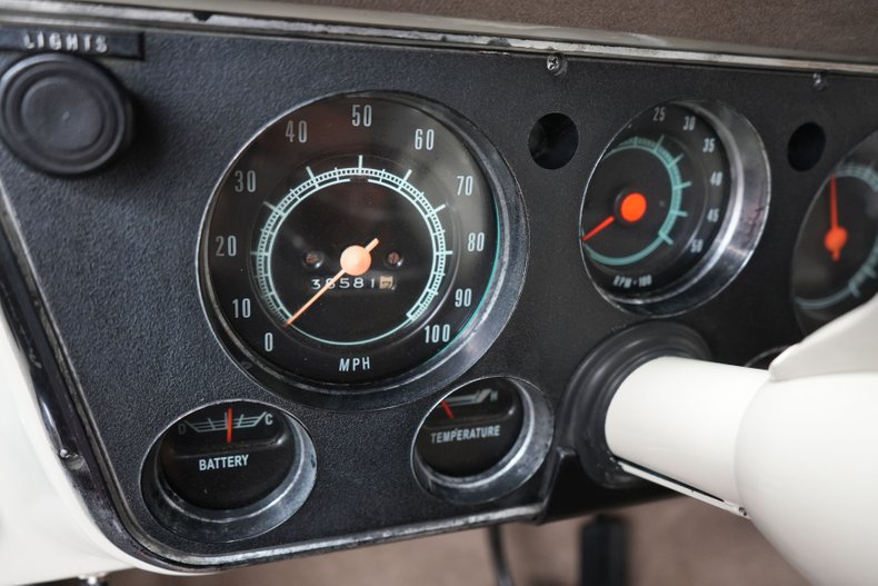 Chevrolet-Suburban-1969-Cream-and-Copper-Beige-36