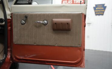 Chevrolet-Suburban-1969-Cream-and-Copper-Beige-40
