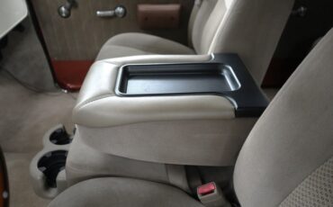 Chevrolet-Suburban-1969-Cream-and-Copper-Beige-45