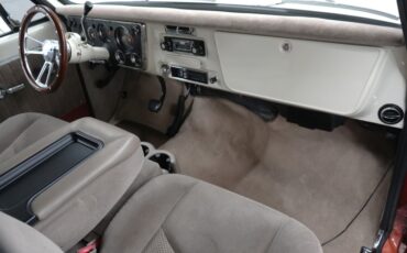Chevrolet-Suburban-1969-Cream-and-Copper-Beige-49