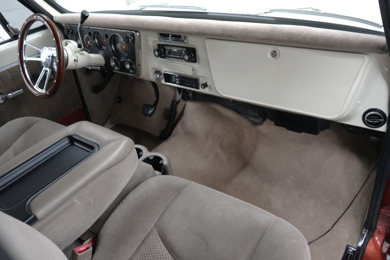 Chevrolet-Suburban-1969-Cream-and-Copper-Beige-49