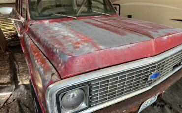 Chevrolet-Suburban-1971-2