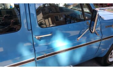 Chevrolet-Suburban-1977-Hawaiian-Blue-Hawaiian-BlueBlack-1