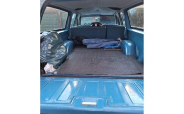 Chevrolet-Suburban-1977-Hawaiian-Blue-Hawaiian-BlueBlack-10