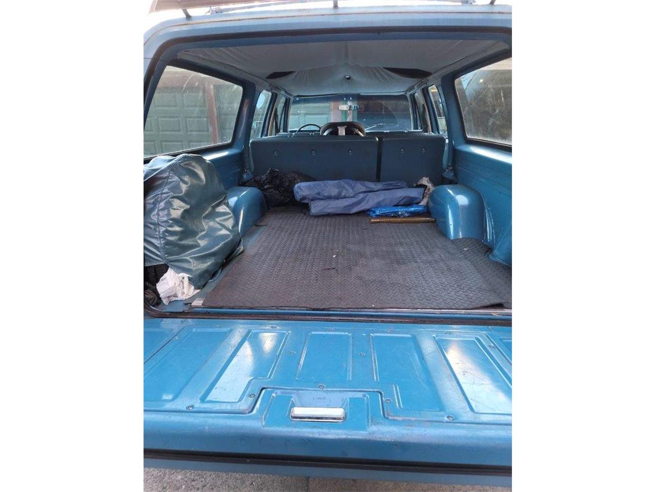 Chevrolet-Suburban-1977-Hawaiian-Blue-Hawaiian-BlueBlack-10