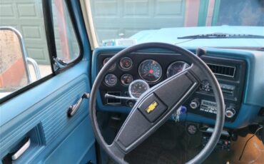 Chevrolet-Suburban-1977-Hawaiian-Blue-Hawaiian-BlueBlack-17