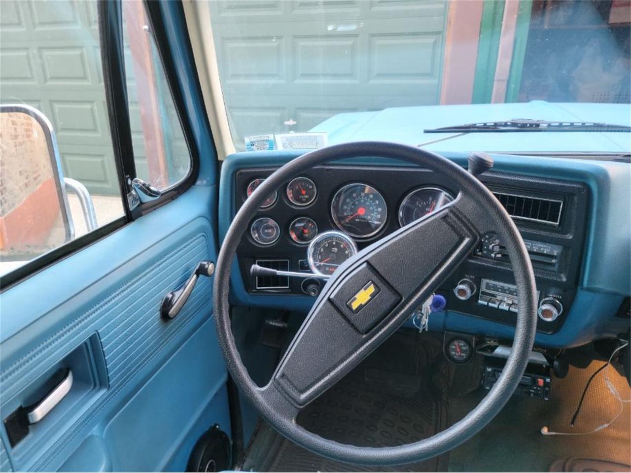 Chevrolet-Suburban-1977-Hawaiian-Blue-Hawaiian-BlueBlack-17