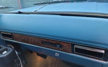 Chevrolet-Suburban-1977-Hawaiian-Blue-Hawaiian-BlueBlack-21