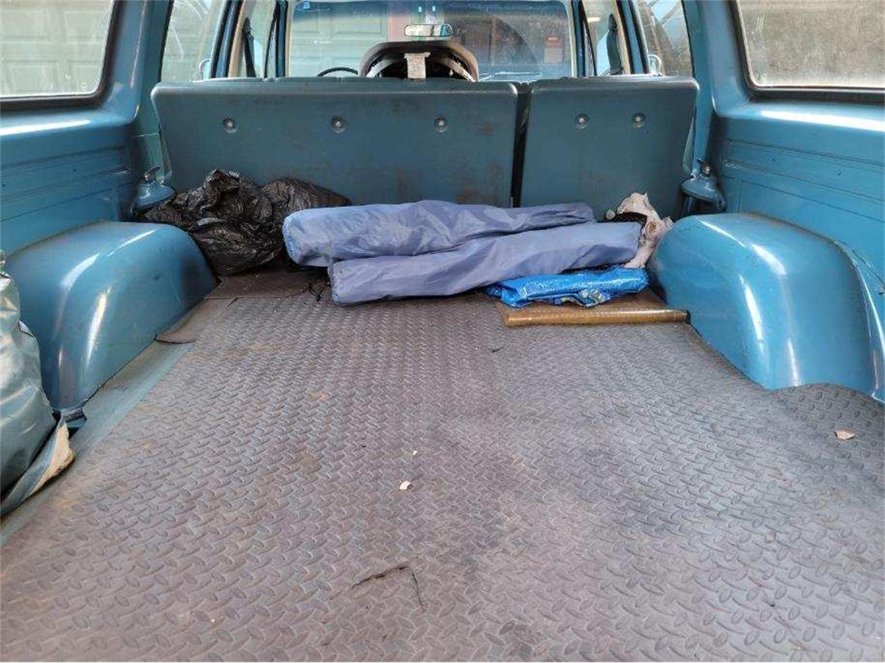 Chevrolet-Suburban-1977-Hawaiian-Blue-Hawaiian-BlueBlack-22