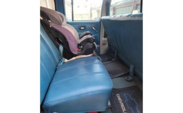 Chevrolet-Suburban-1977-Hawaiian-Blue-Hawaiian-BlueBlack-24