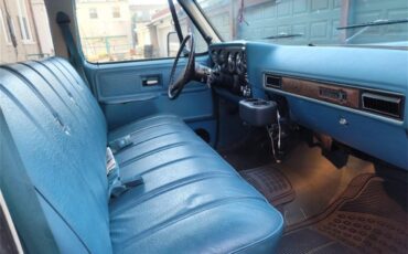Chevrolet-Suburban-1977-Hawaiian-Blue-Hawaiian-BlueBlack-25
