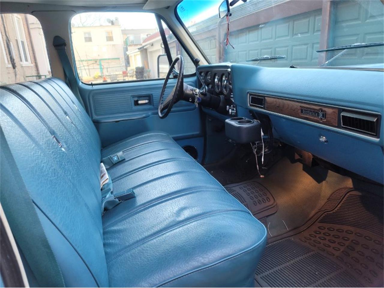 Chevrolet-Suburban-1977-Hawaiian-Blue-Hawaiian-BlueBlack-25
