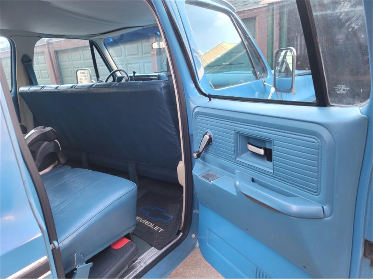 Chevrolet-Suburban-1977-Hawaiian-Blue-Hawaiian-BlueBlack-26