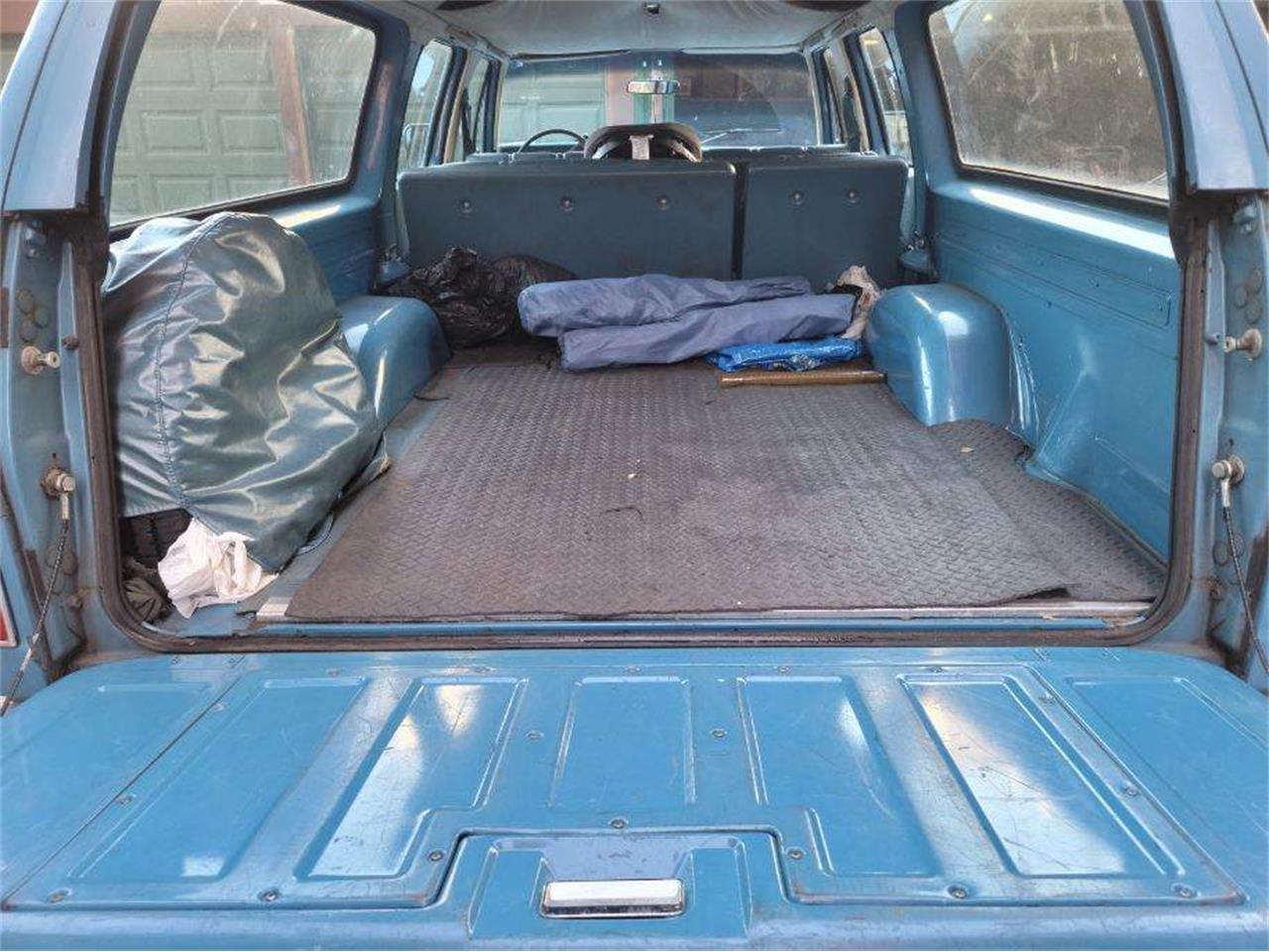 Chevrolet-Suburban-1977-Hawaiian-Blue-Hawaiian-BlueBlack-28