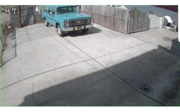 Chevrolet-Suburban-1977-Hawaiian-Blue-Hawaiian-BlueBlack-3