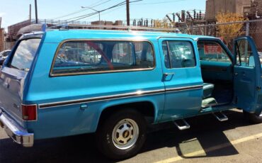 Chevrolet-Suburban-1977-Hawaiian-Blue-Hawaiian-BlueBlack