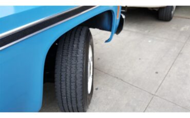 Chevrolet-Suburban-1977-Hawaiian-Blue-Hawaiian-BlueBlack-4
